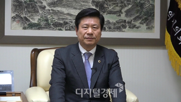 [인터뷰]'약국 아저씨의 열정과 도전' 류규하 대구시의회 의장